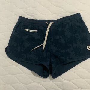 Vuori shorts size small